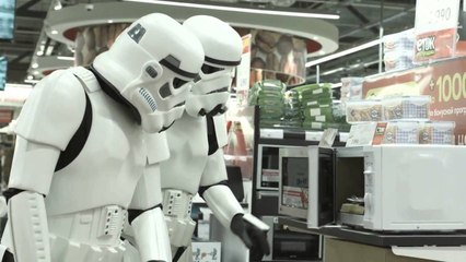 Deux stormtroopers dans un magasin