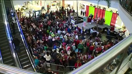 This Heartwarming Picture Of Santa Comforting A Child Who Just Had A Seizure Is Incredible