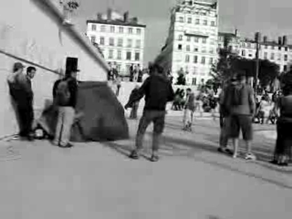 Drunk-dance-130407-lyon