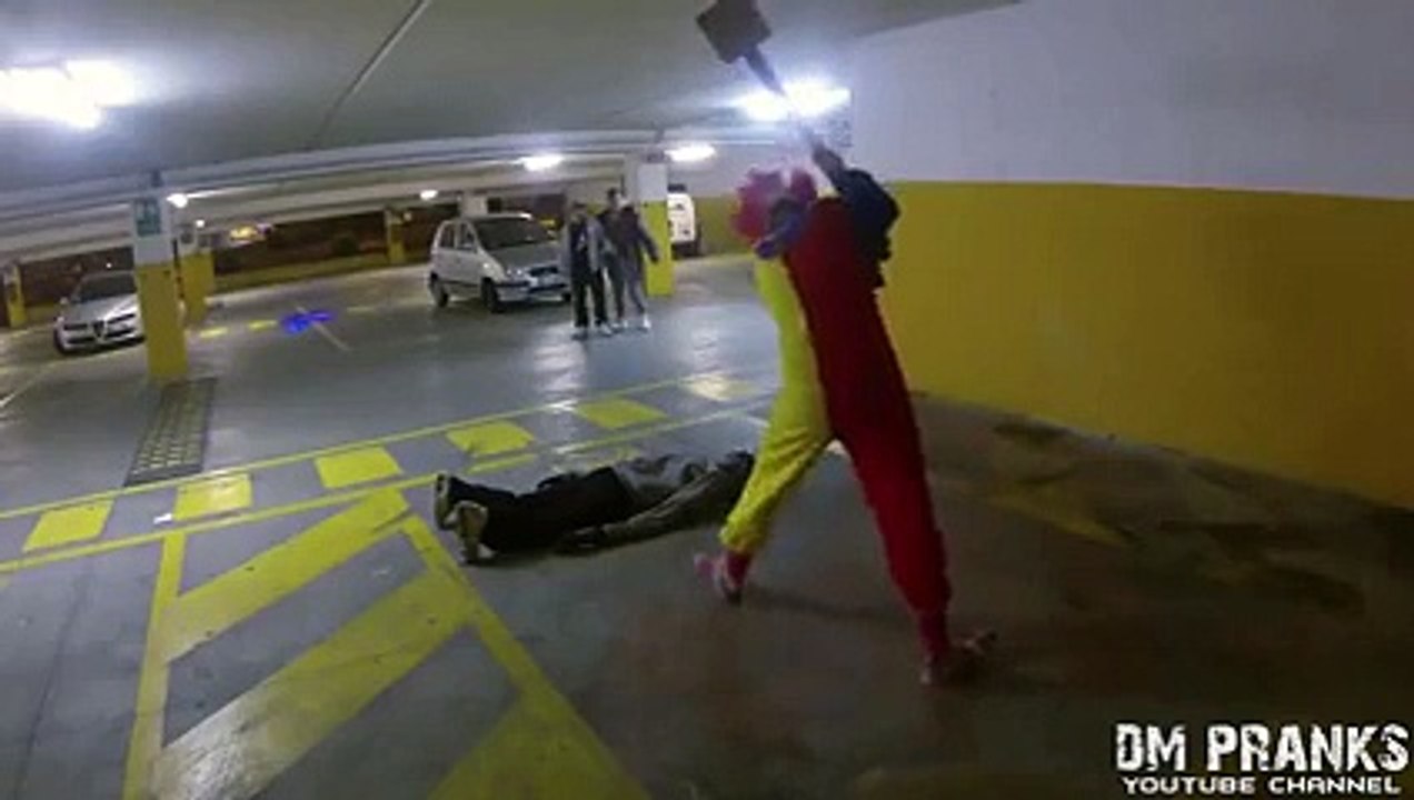 Killer Clown Scare Prank!