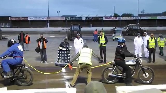 Fazer Teste De Força Com Motas Não É Mesmo Boa Ideia!!!