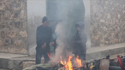 البرد وشح الوقود يضاعف معاناة سكان حلب