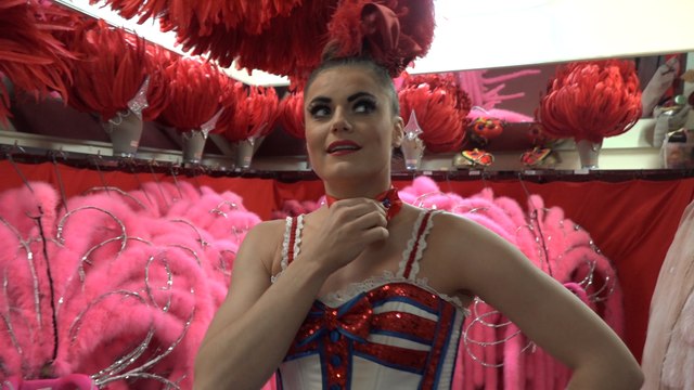 A la découverte de l'atelier plumes du Moulin Rouge