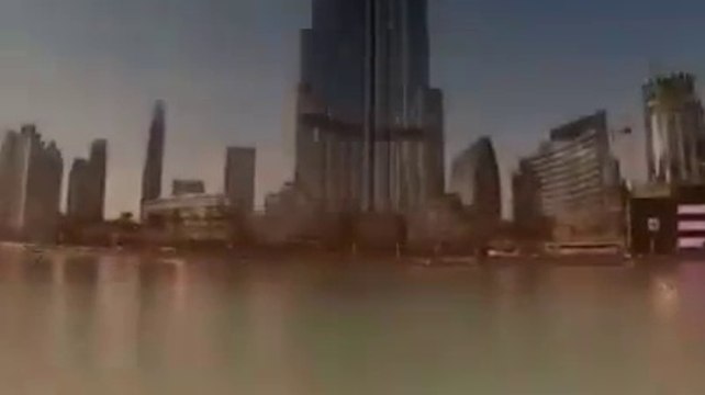 United Muslim برج حلیفہ جہاں کی انٹری فیس ھے 200 درھم ۔ ۔ ۔ لیکن آپ پریشان مت ہوں کیوں ہم آپ کو نیچے منزل سے اوپر منزل تک کی اس ویڈیو میں فری میں سیر کروا رھے ہیں۔ بہت ہی مزے کی ویڈیو ھے۔۔