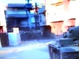 Silopi'de Patlayıcı Takviyeli Barikatı Yıkan Tankımız