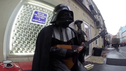 Dark Vador joue de la balalaïka