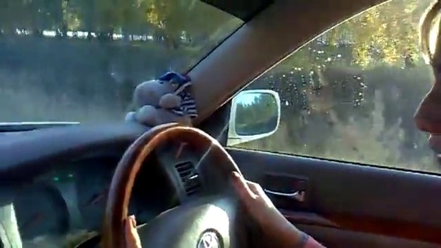 Жена первый раз за рулем