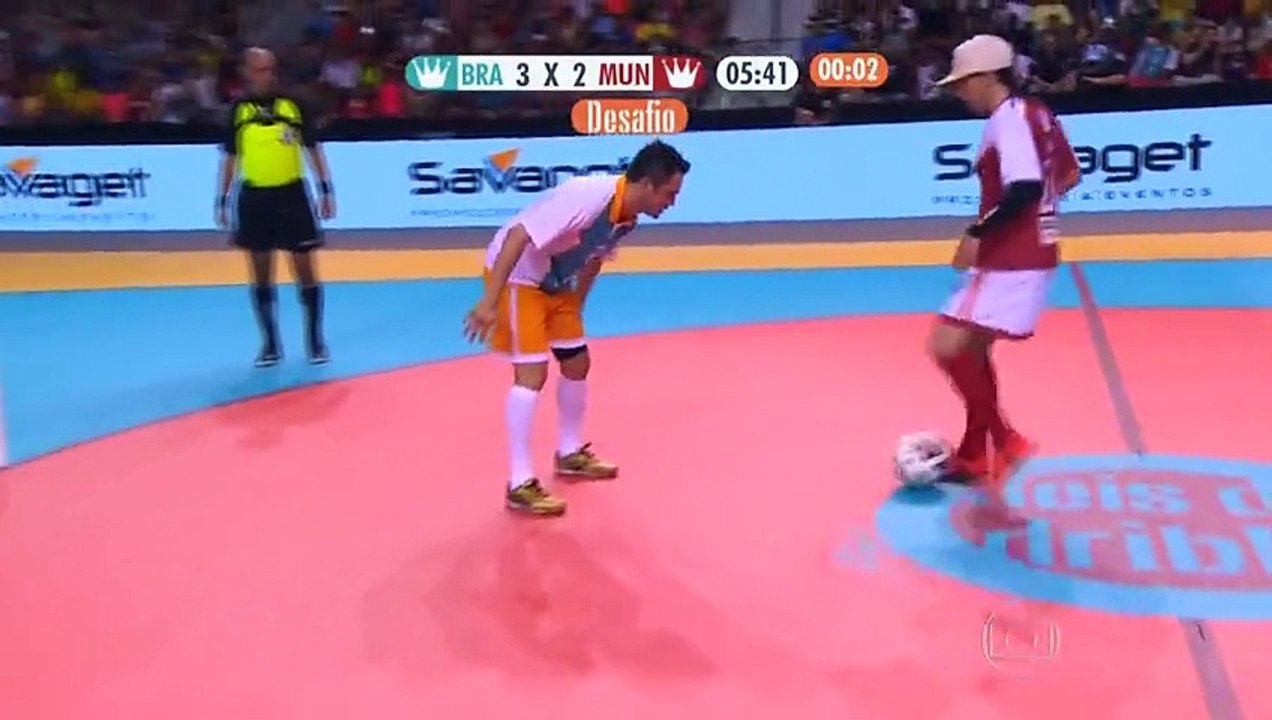 Futsal  incroyable duel entre Falcao et Séan Garnier