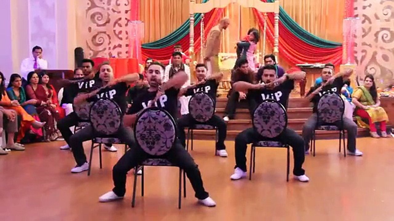 Best Mehndi Dance Bollywood Style (Tum Hi Ho, Jugni, Badtameez Dil) - VIP Boys