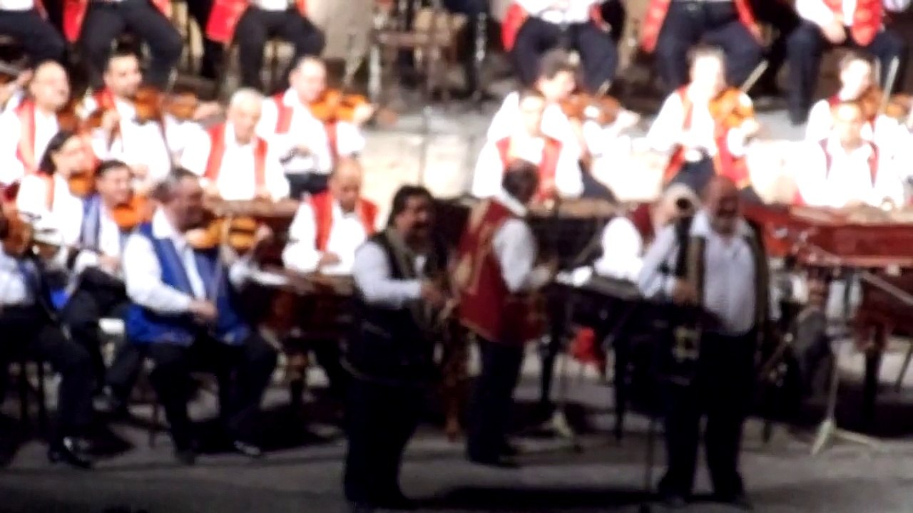 violons el djem-la vie en rose-foule en choeur