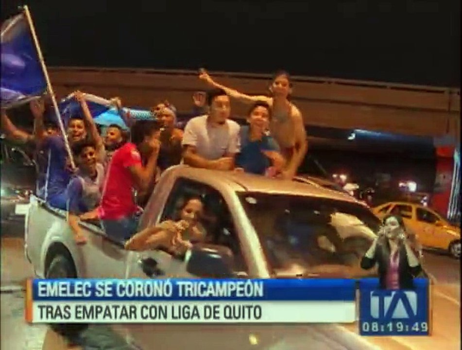 Hinchas de Emelec festejaron el tricampeonato