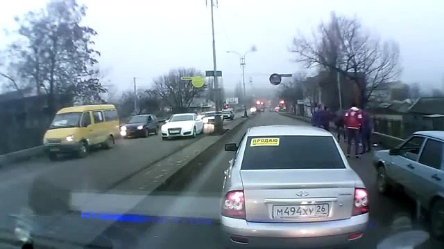 Смотреть бесплатно Жёсткая драка на дороге – смотреть онлайн
