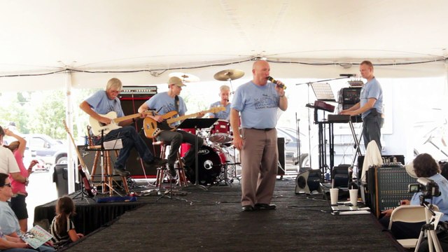 Danny McCorkle & The Katz perform 'Little Sister' Elvis Week 2014