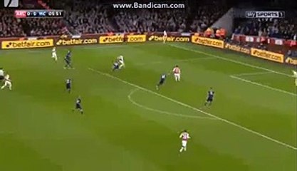 Walcott SUPER CHANCE TO SCORE ARSENAL 0-0 MANCHESTER CITY 20-12-2015