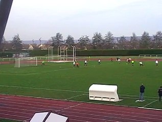 Le type qui remonte le ballon n'a pas le droit de faire 40 mètres comme ça ... (Valois 2015/2016)