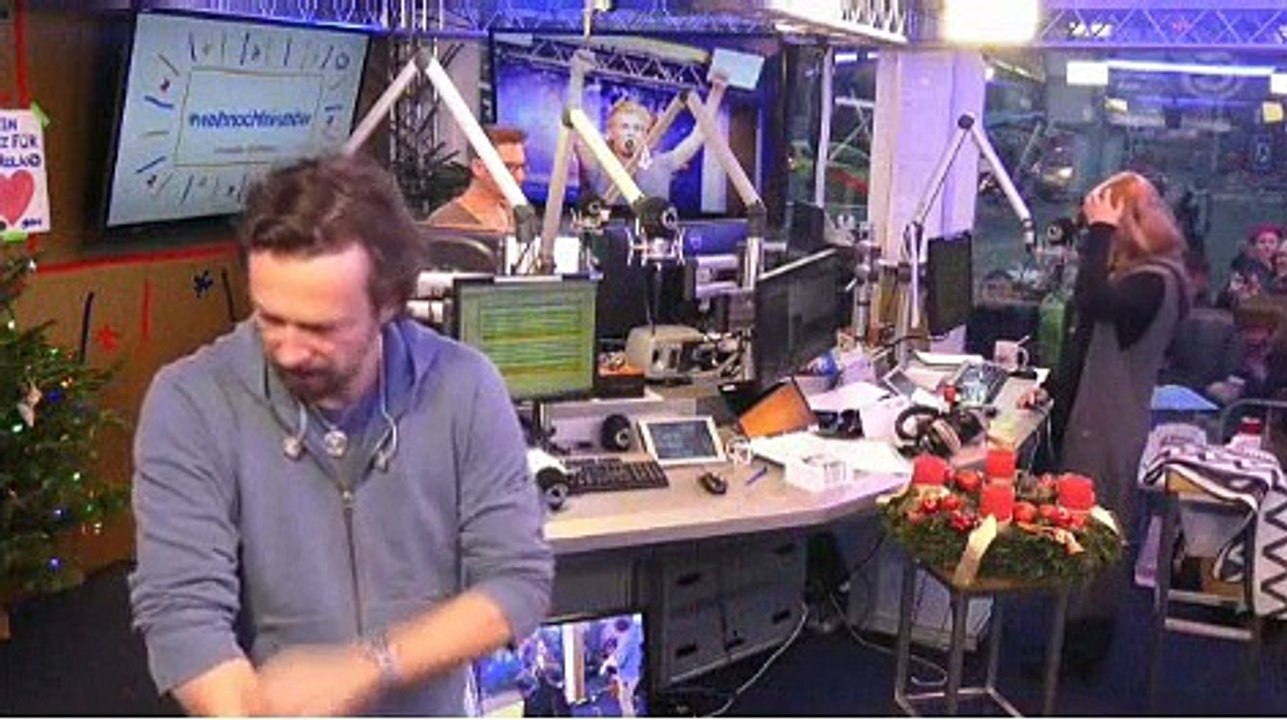 Conchita in the studio Hitradio Ö3 21/12/2015 (livecam)