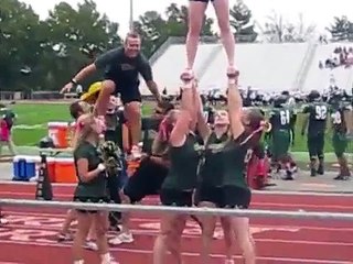 Ponpon Kıza Sıradışı Evlilik Teklifi Yaptı