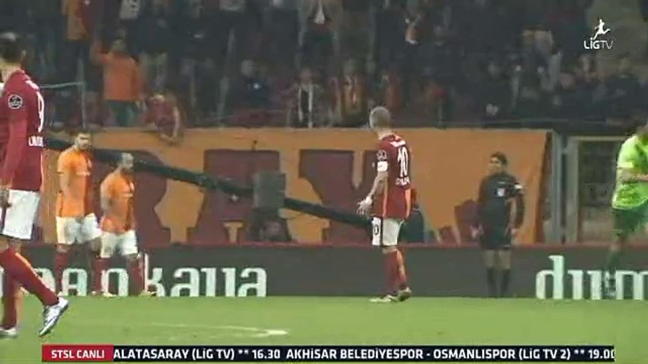 Sneijder'ın hatalı yenen gole tepkisi