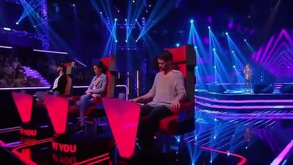 Video herunterladen: صوته واحساسه الرائع دفعا جميع الحكام لطلبه ذا فويس كيدز The Voice Kids