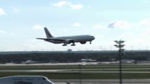 Un Boeing 777 a une envie pressante