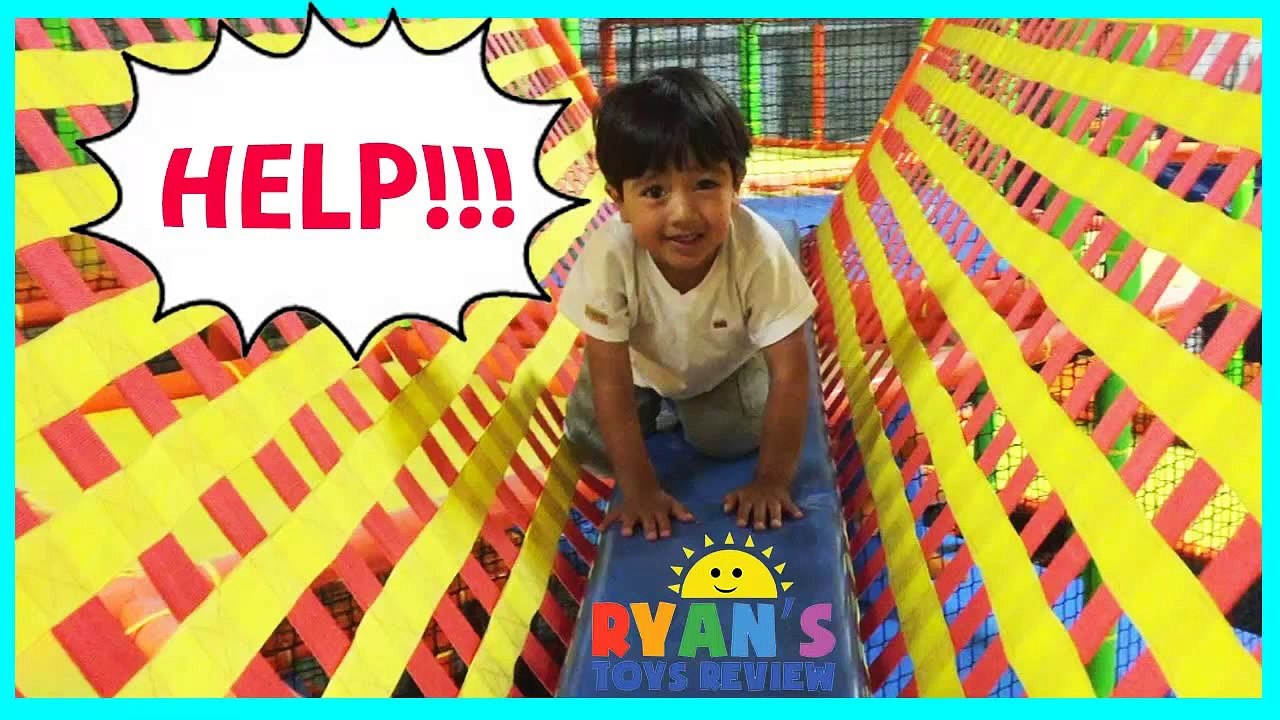 AIRE DE JEUX COUVERTE DE PLAISIR EN FAMILLE AIRE DE JEU POUR LES ENFANTS GÉANT GONFLABLE DIAPOSITIVES, LES ENFANTS JOUENT CENT