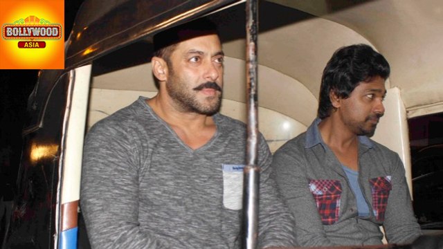 Salman Khan SPOTTED Taking Auto Rickshaw Ride | Bollywood Asia