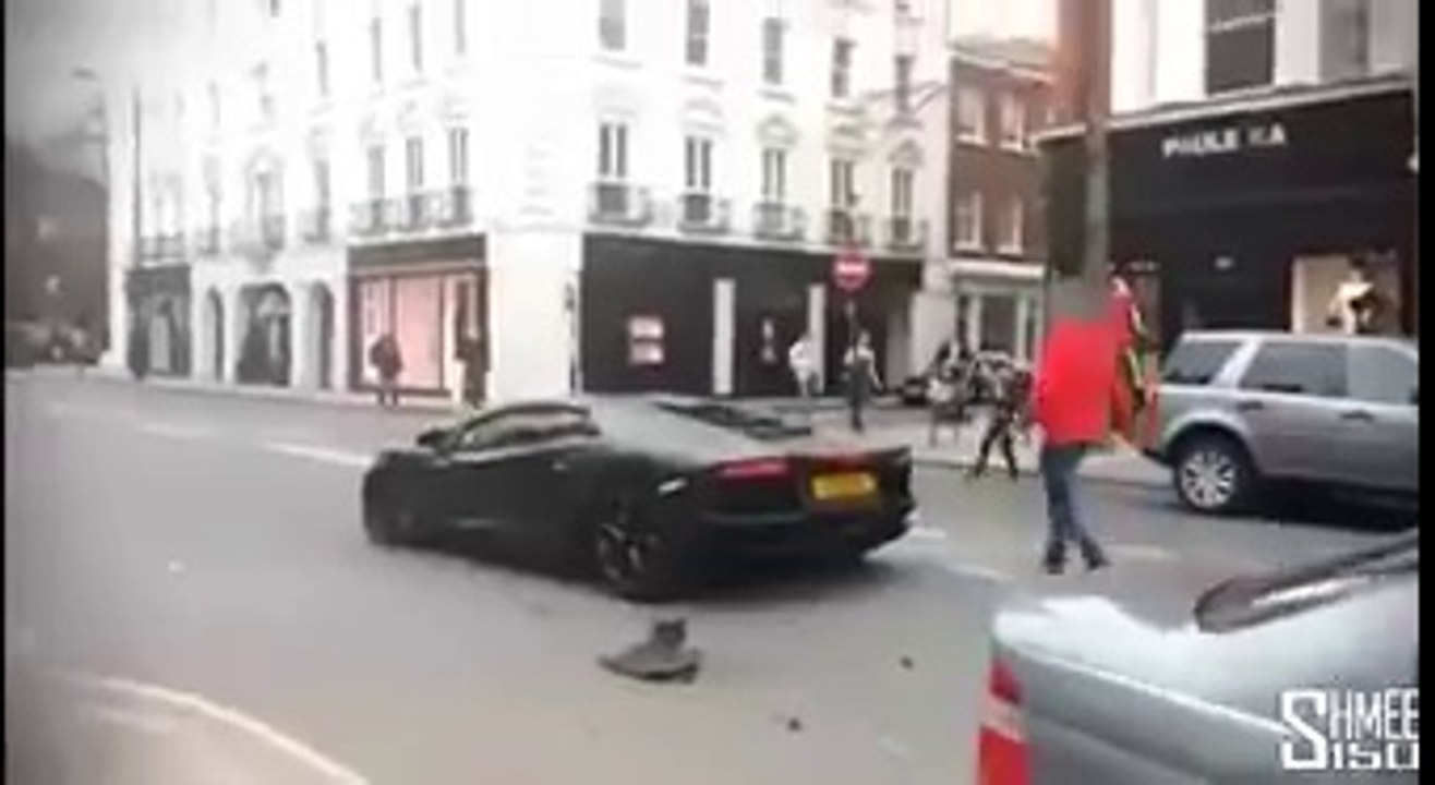 Lamborghini Aventador worth £300,000 crashes on London street