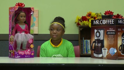 Des enfants doivent choisir entre faire un cadeau à leur famille ou se faire un cadeau à eux... Dur