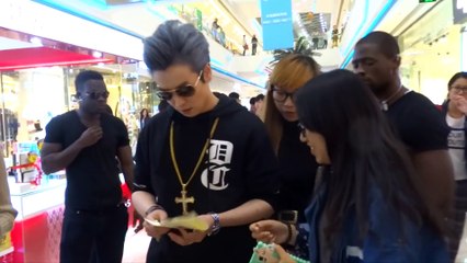 Il se fait passer pour un pop star coréenne en chine et les gens y croient