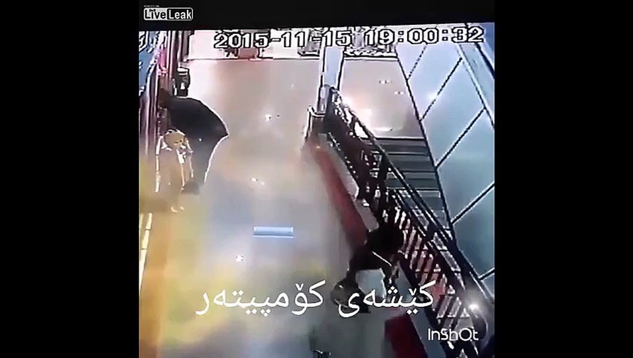 Un héros sauve la vie d'un enfant qui chutait du haut d'un escalator