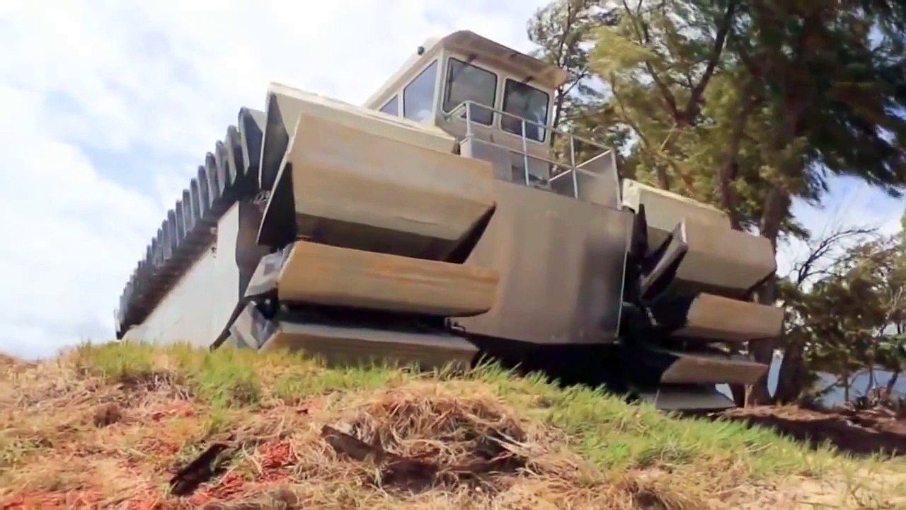 MONSTER TRUCK US military Ultra Heavy Lift Amphibious Connector