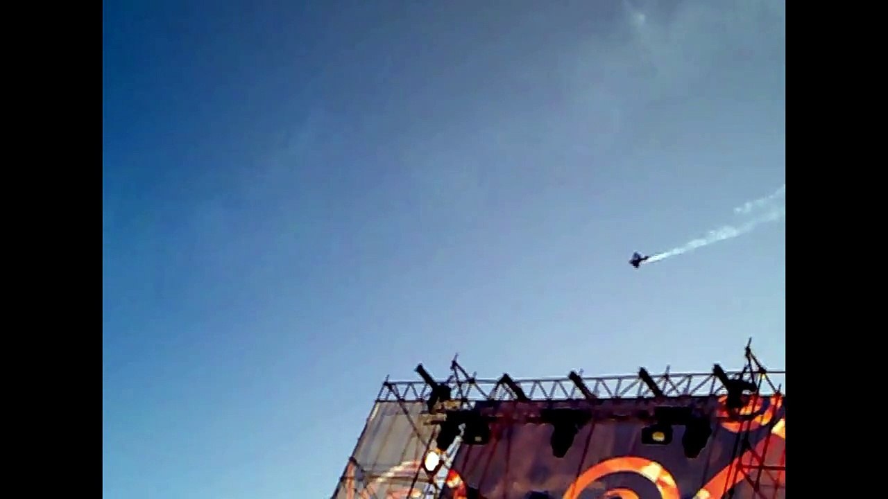 Amazing AeroPlane Stunts - Very Dangerous Horrified Video
