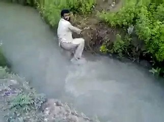 Funny Pathan Fell In Canal During Jumping Mast Video