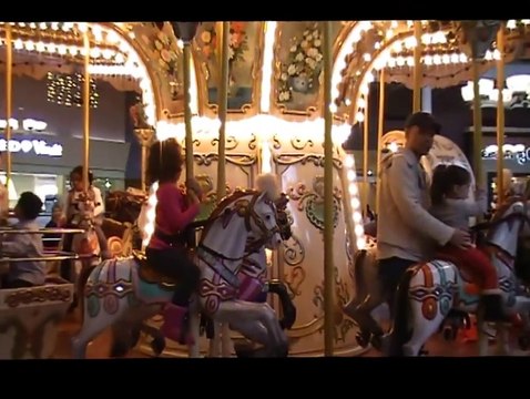 Aire de Jeux intérieure pour les Enfants-Fun World Carrousel-Vidéo pour les Enfants à Regarder