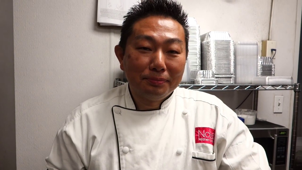 Préparer des sushis avec des donuts et de la glace