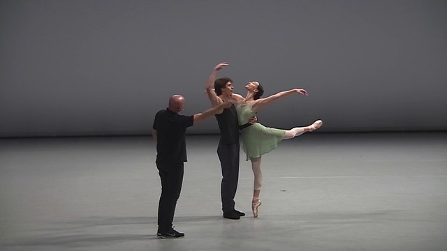Extrait de Casse-Noisette Compagnie - avec Jean-Christophe Maillot, Olga Smirnova et Artem Ovcharenko - Répétition Publique du Pas de Deux