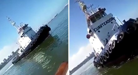 Römorkör Yolcu Gemisine Çarptı