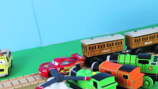 car Thomas and Friends Vs Disney Cars Toys Lightning McQueen Strong Man Train Car Pull for Sally