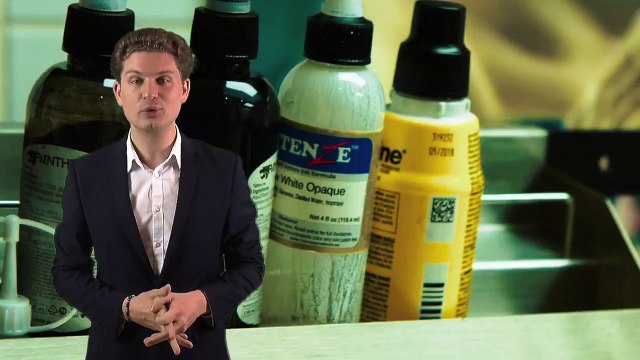 Il se fait tatouer Julien Lepers sur les fesses, l'animateur exulte