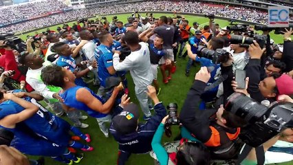 Los jugadores del Emelec celebraron el tricampeonato en el estadio Casa Blanca