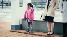 Video hết sức dễ thương của các em bé Nhật Bản phản ứng trước người lạ khi thấy họ làm rơi ví tiền