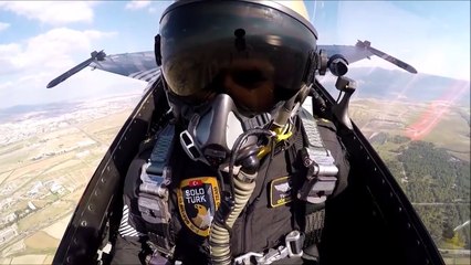 SOLO TÜRK F-16 HAVADA HARMANDALI OYNUYOR