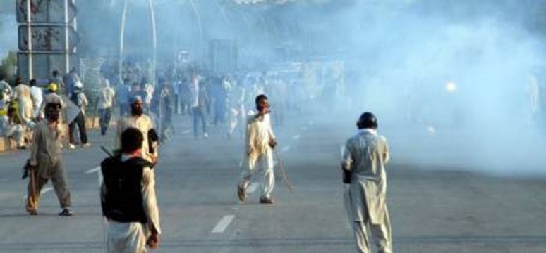 PAT Workers Got Angry After JIT States Tahir Ul Qadri Responsible For Model Town Incident