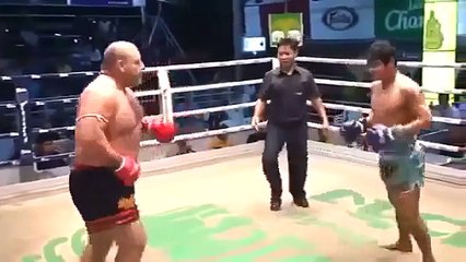Жестокий нокаут с правого удара.Тайский бокс.Свежее видео драки 2015