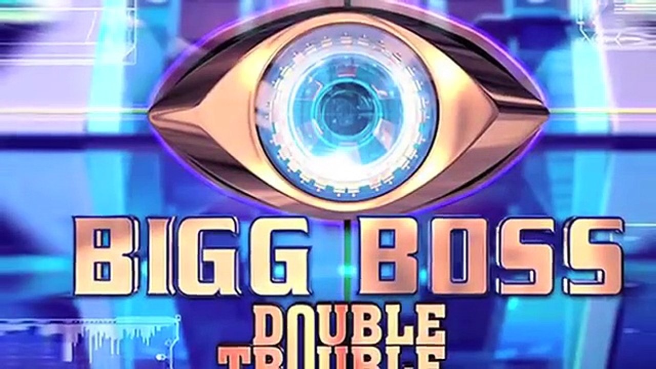 Main Aur Charles - Mandana Karimi Goes Topless