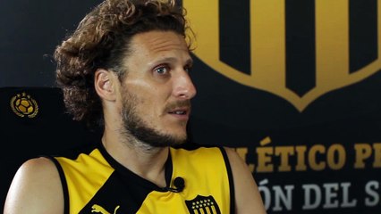 FOOTBALL : Ligue 1 : Forlan : "Cavani est à sa place au PSG"