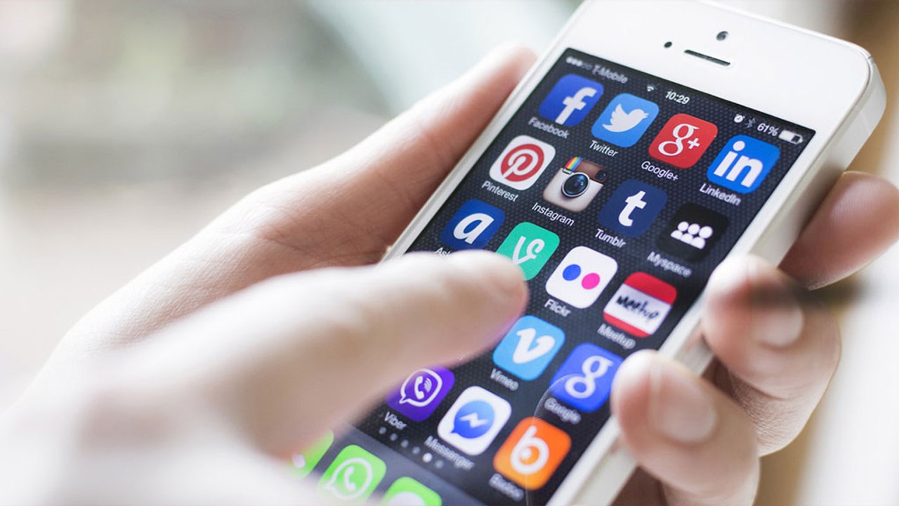 La UE planea prohibir a los menores de 16 años el acceso a redes sociales y otras web