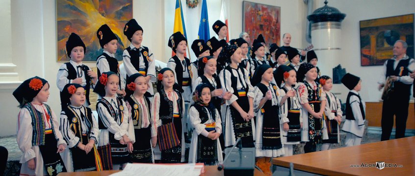 AGORA MEDIA | Micuţii colindători au adus bucurie dascălilor premiaţi