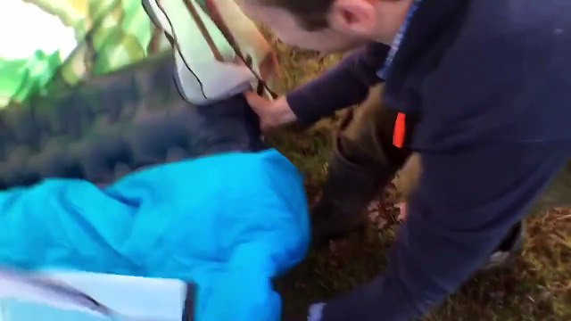 Blague du réveil au milieu d'un lac