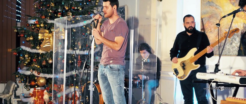 AGORA MEDIA | Secvenţe din spectacolul trupei Revers de la Turda